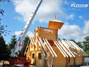 grue sur remorque maison ossature bois