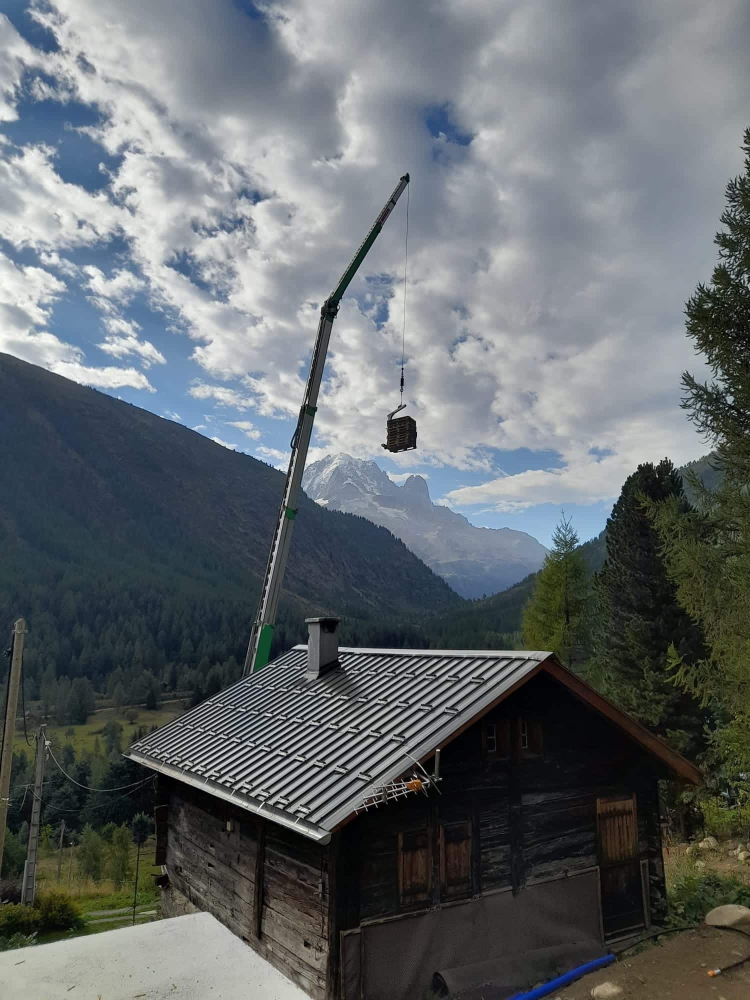 Camion grue avec Fourche à palette