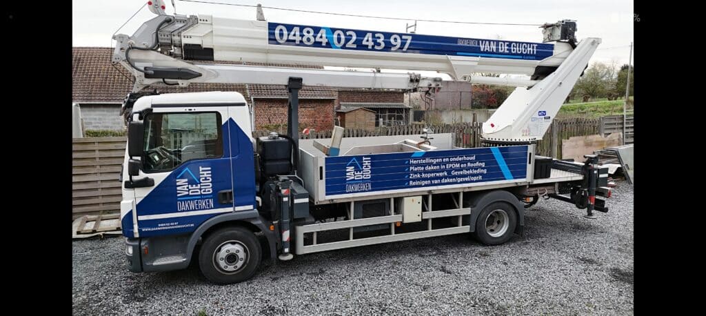 Camion grue Böcker AK37/4000 d’occasion de 2019 – Vue latérale