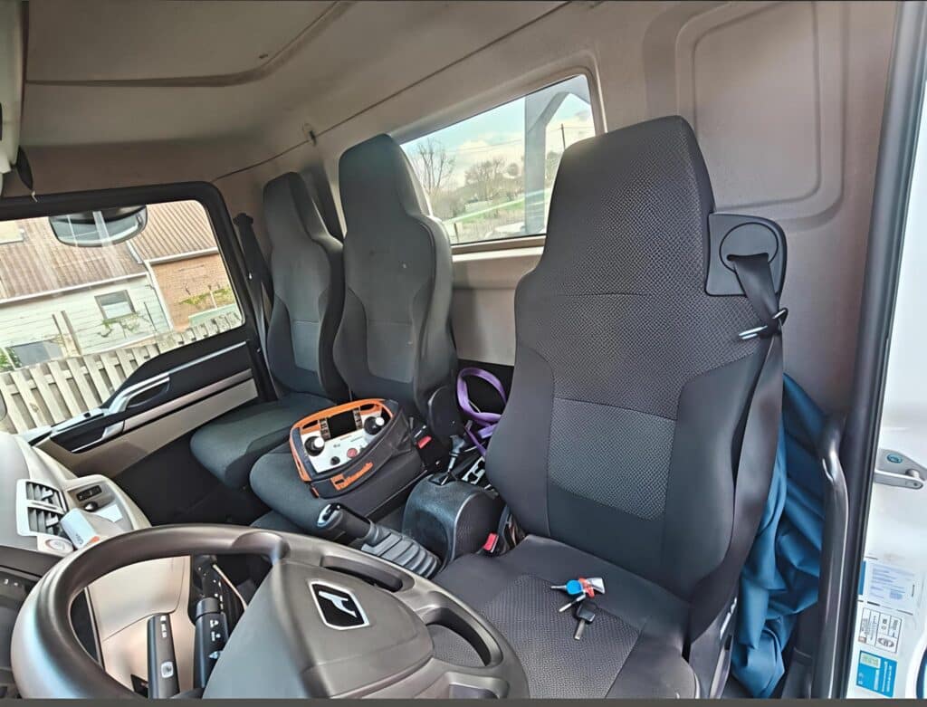 Intérieur de cabine MAN TGL 8.190 – Camion grue Böcker d’occasion